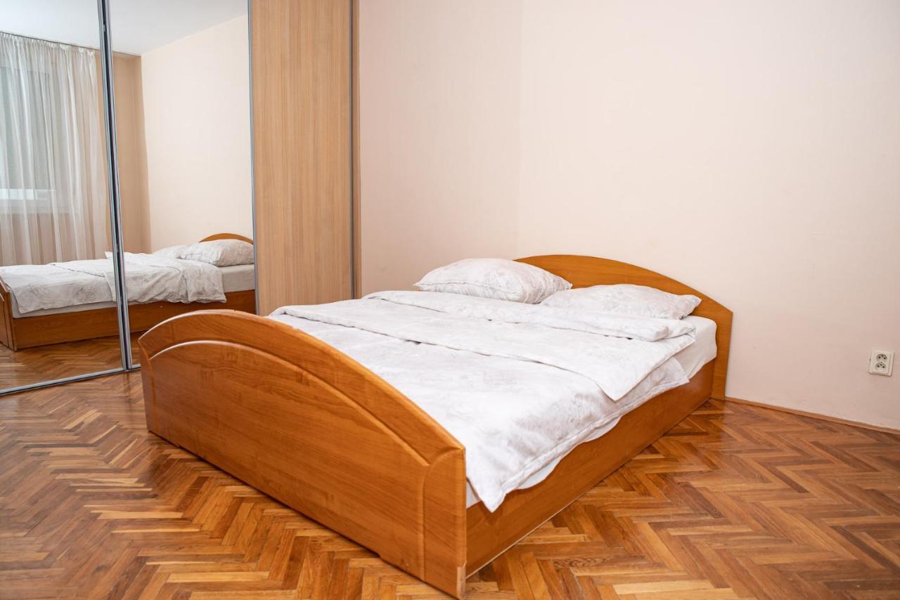 Lovely One Bedroom Apartment Nové Zámky Kültér fotó