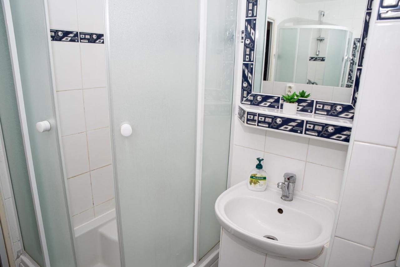 Lovely One Bedroom Apartment Nové Zámky Kültér fotó