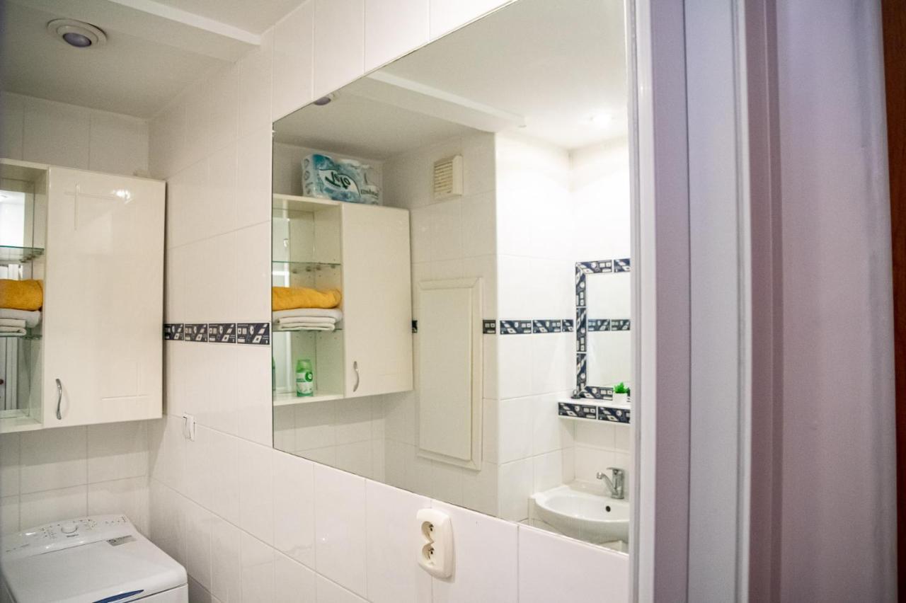 Lovely One Bedroom Apartment Nové Zámky Kültér fotó