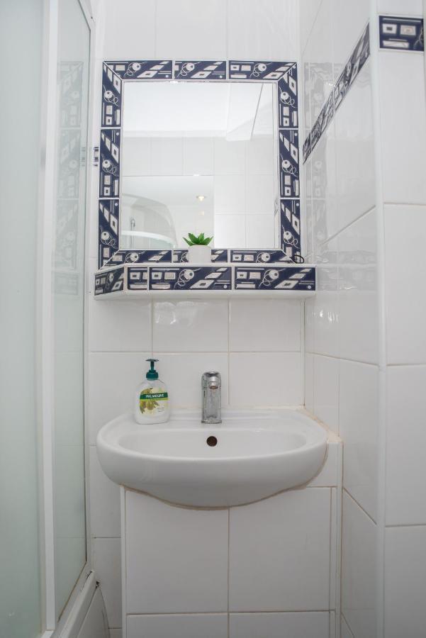 Lovely One Bedroom Apartment Nové Zámky Kültér fotó