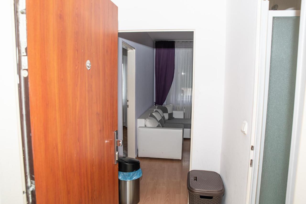 Lovely One Bedroom Apartment Nové Zámky Kültér fotó