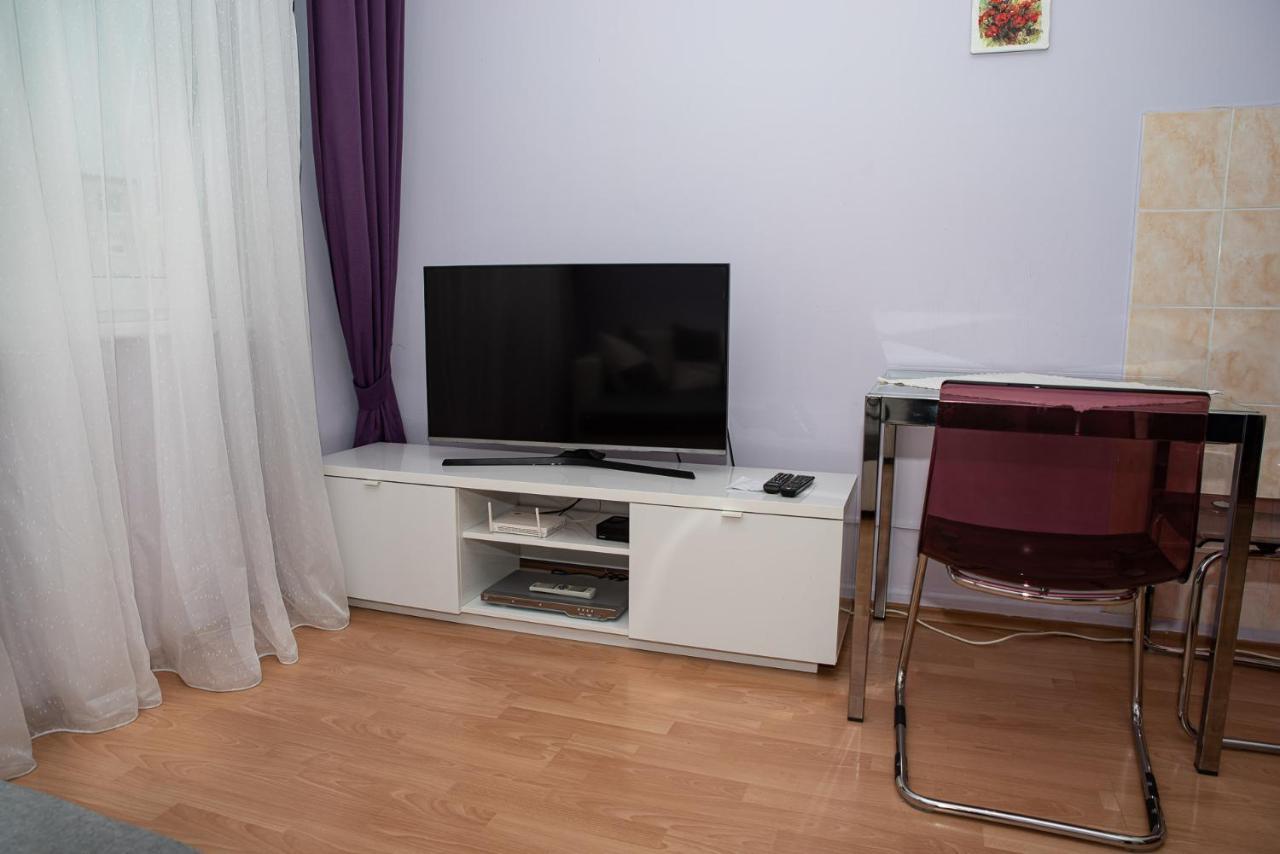 Lovely One Bedroom Apartment Nové Zámky Kültér fotó